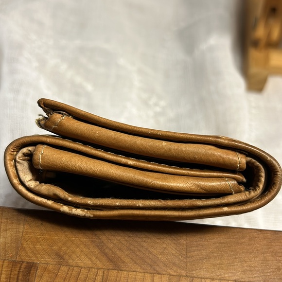 Handcrafted buttery soft glove leather trifold wallet - Picture 5 of 13